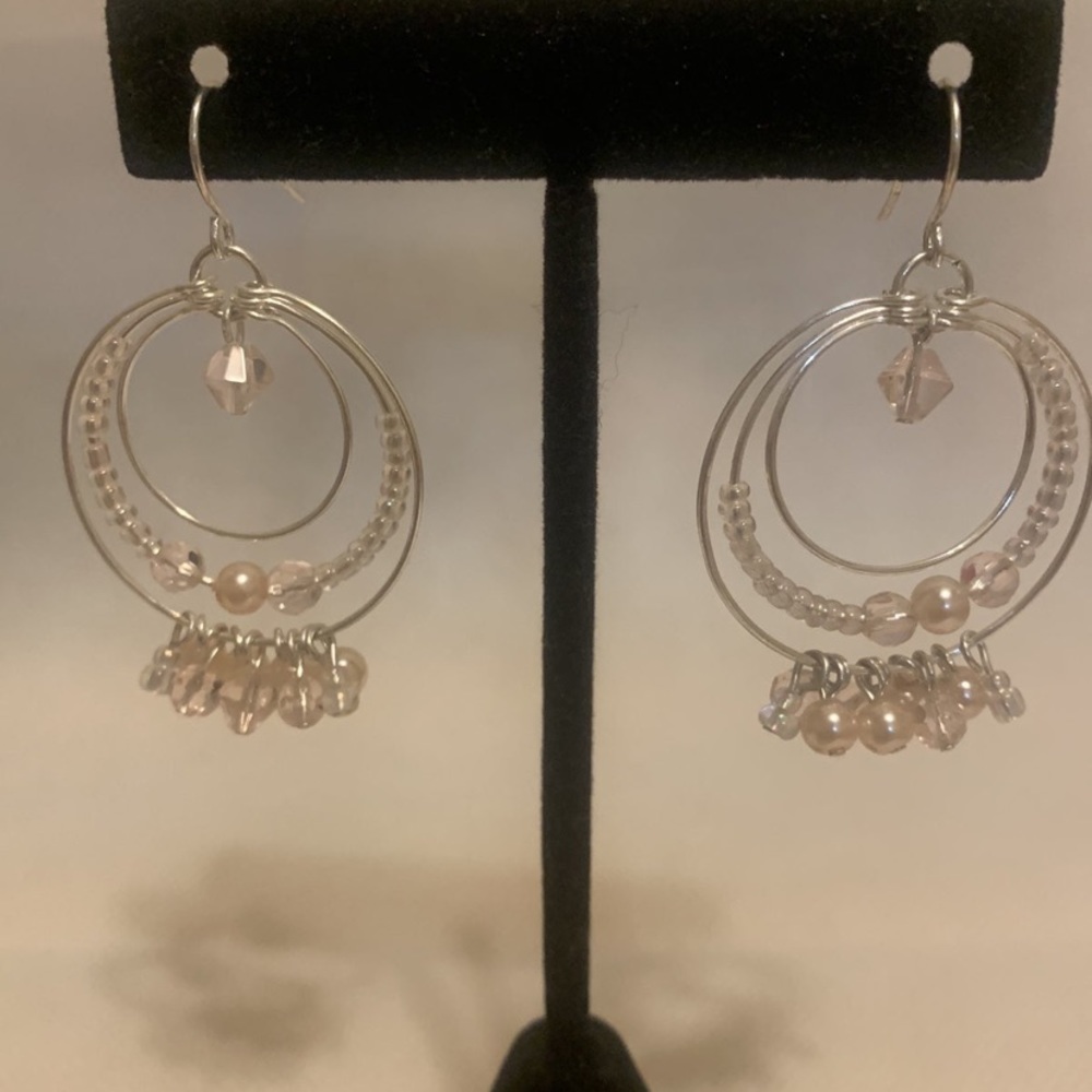 Gorgeous silver tone & pink glass beads dangle hoop earrings NWOT